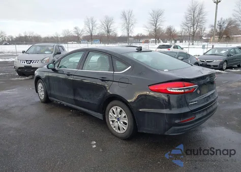2020 Ford Fusion S z USA, uszkodzony, nr VIN 3FA6P0G76LR101918